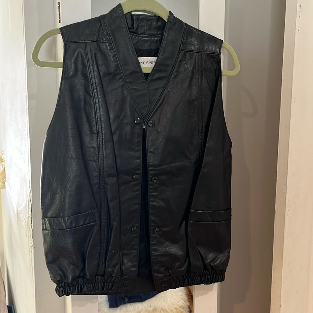 Vintage Sabine sport petite size 6 sleeveless black leather jacket